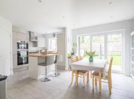 Fantastic 4Bed Detached Home - Idyllic Village