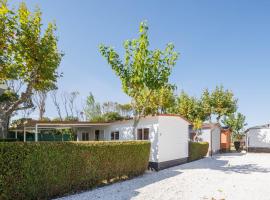 Bungalow F, μπανγκαλόου στην Ποντεβέντρα