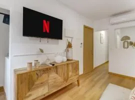 2BR renovated heart of Santos w/ AC | By Airnest