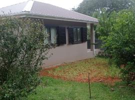 Ecolodge Self-Catering 3, chalet de monta&ntilde;a en Port Glaud