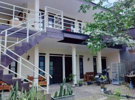 Karjo Homestay syariah, hotel v destinaci Ngadipuro