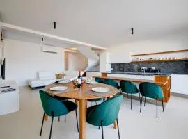 Stylish Duplex in a Tranquil Central Area