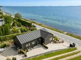 2 Bedroom Cozy Home In Skårup Fyn