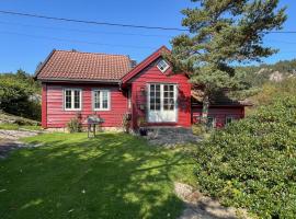Awesome Home In Lindesnes With Wifi: Lonestranda şehrinde bir otel
