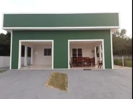 Casa espaçosa churrasqueira Wi-Fi há 2km do centro
