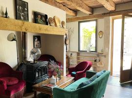 Charmante maison de village, hotel v destinaci Sénaillac-Lauzès