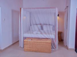 Elsewhere-Farakunku Eco Lodges, ξενοδοχείο σε Tujering