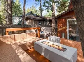 Green Leaf Lodge - Classic mountain Gambrel cabin with Hot Tub!