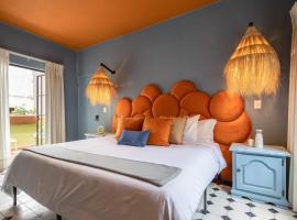 HOLT Art Deco Retreat in Vibrant 3 Bedroom Villa, seoska kuća u gradu San Migel de Aljende