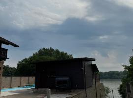 Julies Villas, hotel ve Štúrově