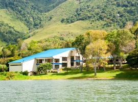 Hotel y Cabañas - Centro Vacacional Comfandi Lago Calima, hotel en Calima