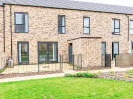 Fully equipped central home, perfect for contractors and relocators