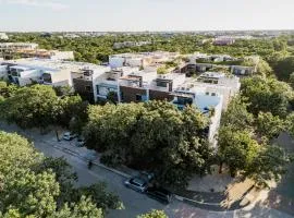 Beautiful 3 BDR, 3 BA Modern Condo MINUTES From Beach