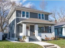 Irish Cove Getaway! Walk to ND!