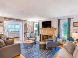 4 Mi to Skiing Cottage with Fire Pit in Richmond!