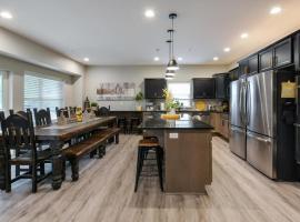 Livin' The Dream- Indoor Outdoor pool & Private Hot Tub, hotel en Branson