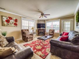 Little House on the Fairway- Luxury Golf Condo, hotel in Branson