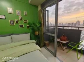 Cubao Manhattan Heights Residential Condo TB30N - High Floor Studio with Balcony City View, Pool, Netflix, 5-Min Walk to the Araneta Coliseum Gateway Mall SM - Staycations by SMS