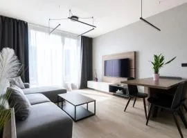 Spacious Top Floor Flat, Air Conditioning, Free Parking, 200Mb WiFi