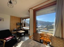 Studio cabine cosy à 5min à pieds des pistes et du centre ville, apartment in Les Gets