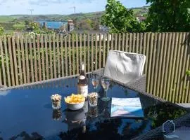 The Hideout-Boutique Cabin, Estuary View & Parking