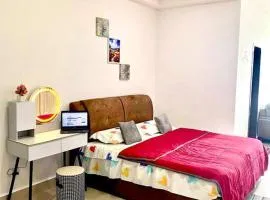 Cozy Shaftsbury high floor king bed free parkin wifi and netflix 1311