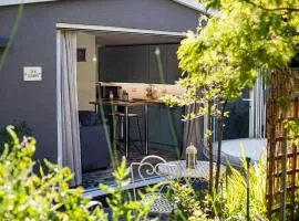 Hideaway Cabin for two on edge of New Forest