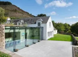 Secluded Luxury Off-Grid Hideaway with Apartment