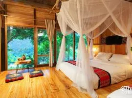Thai House Pu Luong - Century Old Stilt House with Terrace Views