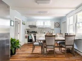 Cozy Condo in Media with Free Parking