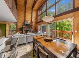 Treetops Chalet - 3bd/2bt Boutique Cabin w/Mt Leconte views in Gatlinburg, skijali&scaron;te u gradu Gatlinburg