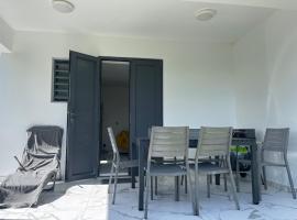 Villa KENCYAPATRICIA, hotel in Sainte-Anne