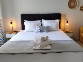 Nini's House Superior - 100m from beach NIDRI TOWN CENTER