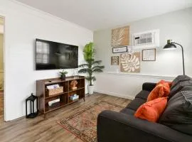 Lighthouse Lodge - 1 bedroom Lake View - 15 Min to