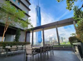 Opus Residences Kuala Lumpur by Infini Suites，吉隆坡的有熱水按摩池的飯店