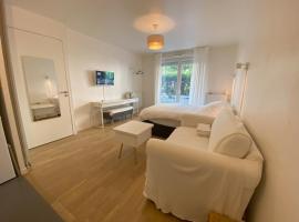Grande chambre avec cuisine privée, hotel v destinaci Nanterre