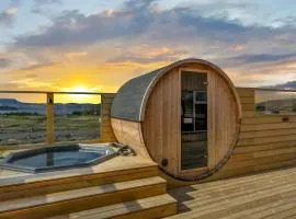 Cozy Cabin with Hot Tub & Sauna - Ultimate Retreat