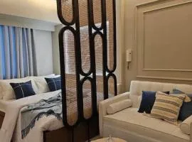 200mbps WiFi, Luxury condo near Ayala