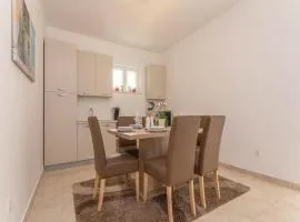 Apartment with swimming pool and 2 rooms