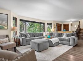 Peaceful Retreat w Pizza Oven Hottub FirePit Views, hotel v destinaci Kenmore