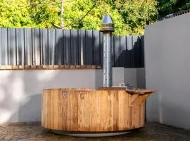 Avemore Manor House wood fired hot tub magical views and full Backup power