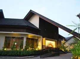 Azana Garden Hill Resort Blora