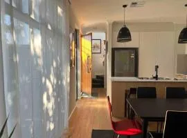 Sunny and Quiet Townhouse