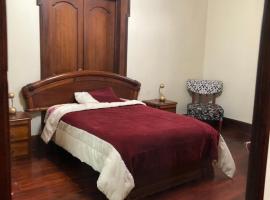 HOSPEDAJE las PRIMICIAS RIOBAMBA 104, bed and breakfast v destinaci Riobamba