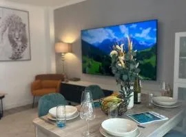 T3Appartement de luxe Croisette en face de la plage Martinez 80m2