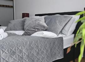 80 m2 moderne und zentrale Wohnung in Hannover mit eigenem Parkplatz, hotel with hot tubs in Hannover