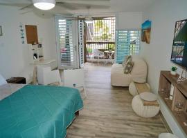 Relaxing Studio Near El Yunque With Pool View, hotel v destinaci Luquillo