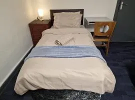 Room near East Midland Airport 5