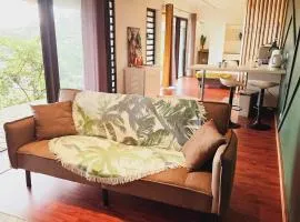 Fare Toahana, accommodation with a ocean view