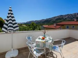 1 Bedroom Lovely Apartment In Jurandvor